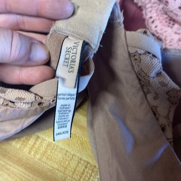 Two Victoria’s Secret bras, size 34 - Picture 4 of 4